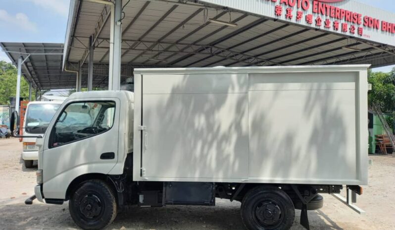 2014 Hino WU600R Alu Box 10′ (Tip Top Condition) full