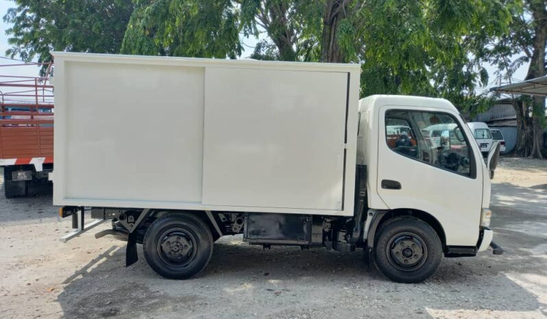 2014 Hino WU600R Alu Box 10′ (Tip Top Condition) full