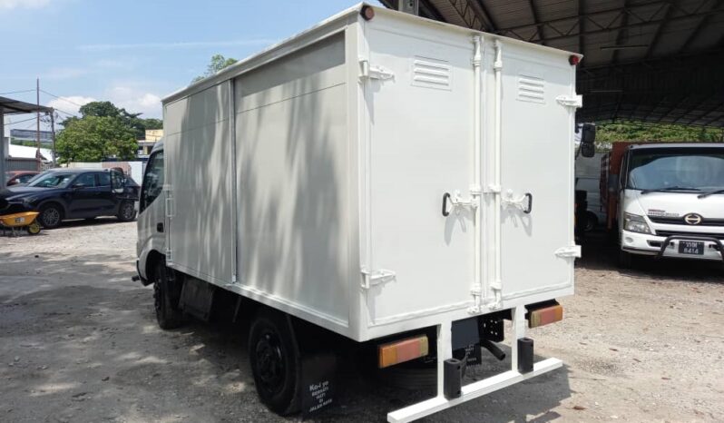 2014 Hino WU600R Alu Box 10′ (Tip Top Condition) full