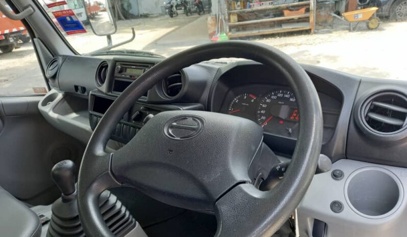 2014 Hino WU600R Alu Box 10′ (Tip Top Condition) full