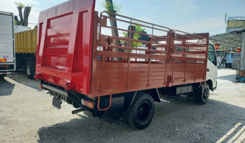 2014 Hino WU710R Kargo Am With Tail Lift 14’6 full