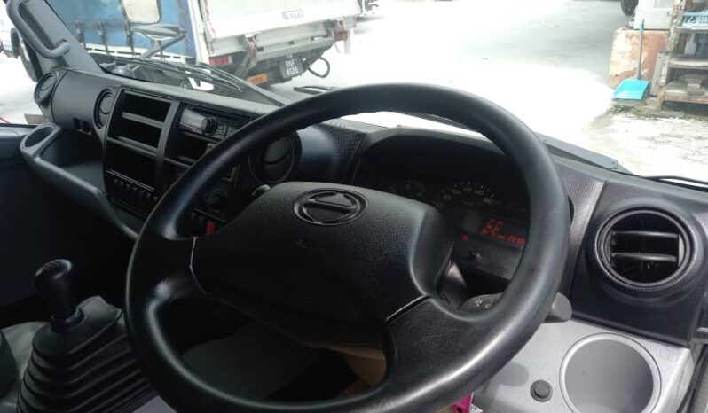 2016 Hino WU720R Aluminium Box 17′ full