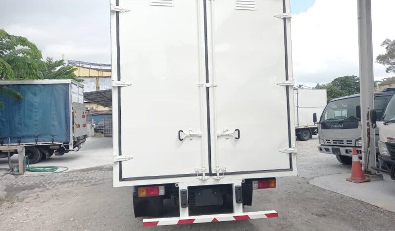 2016 Hino WU720R Aluminium Box 17′ full