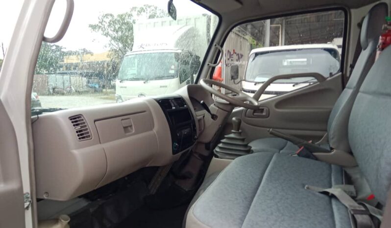 2015 Hino WU302R Cargo Am 10’3 full