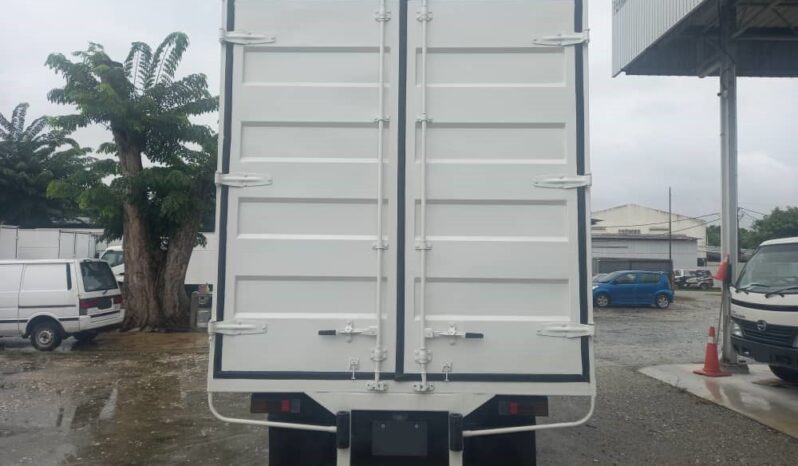 2014 Mitsubishi Fuso FE85PG Corrugated Box 16’8 full