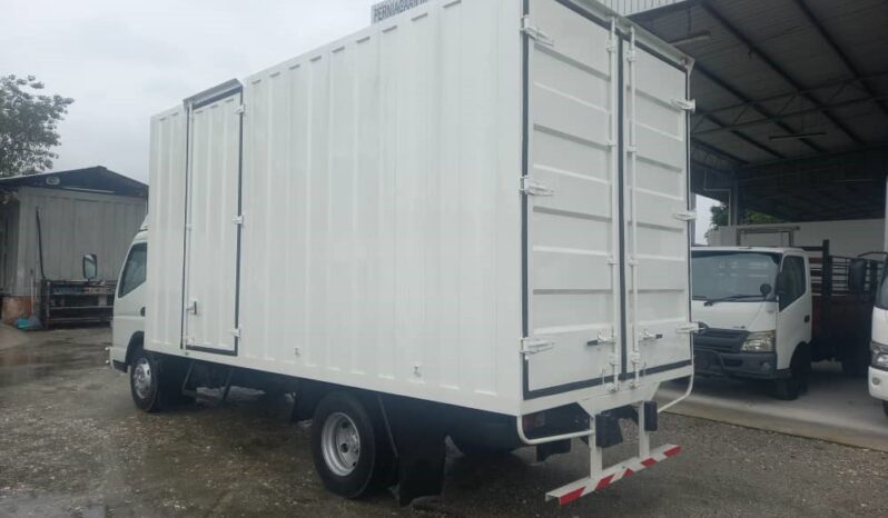 2014 Mitsubishi Fuso FE85PG Corrugated Box 16’8 full