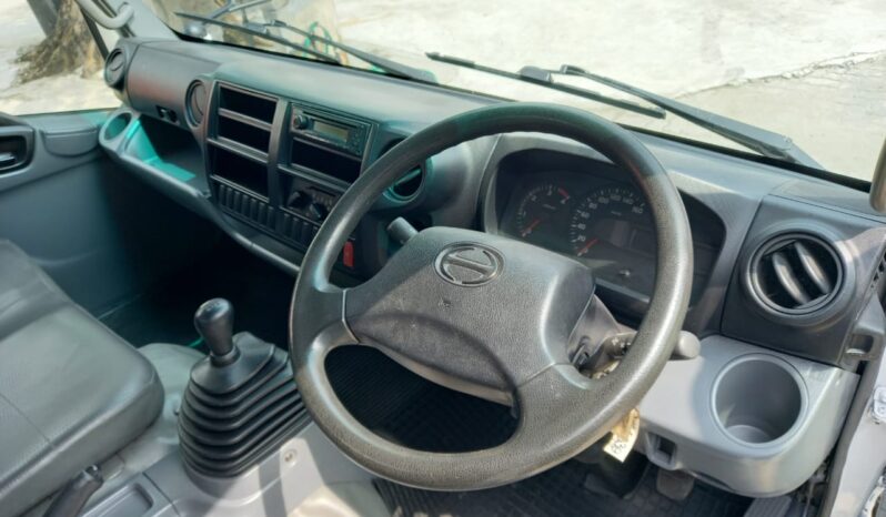 2013 Hino WU720R NEW Kargo Am with Steel Railing  17′ full