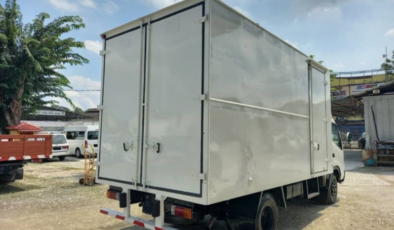 2011 Hino WU410R Aluminium Box  14’10 full