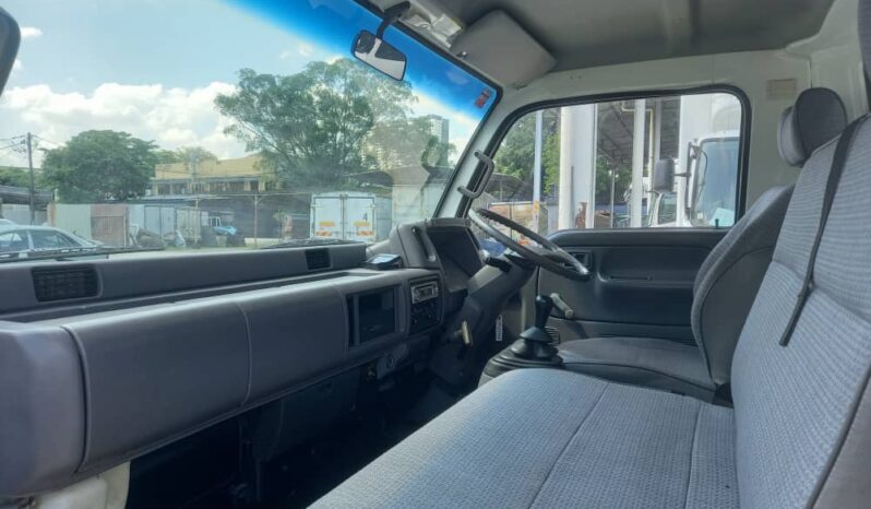 2016 Nissan UD YU41T5 Insulated Box 16′ full