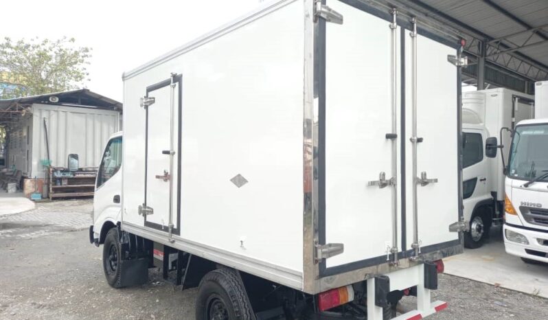 2014 Hino WU302R Freezer Box 10’3 (TEMP -10°C) full
