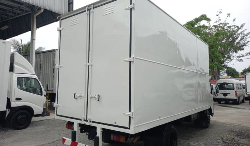 2016 Hino WU720R Aluminium Box (2 LHS Door )17′ full