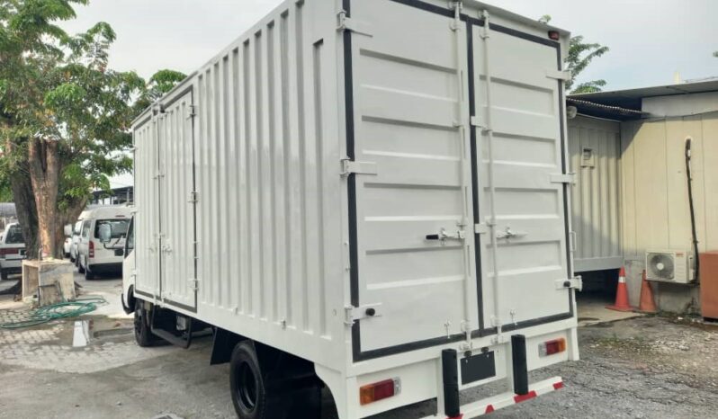 2010 Hino XZU423R Corrugated Box 16’9 (2 LHS Door) full