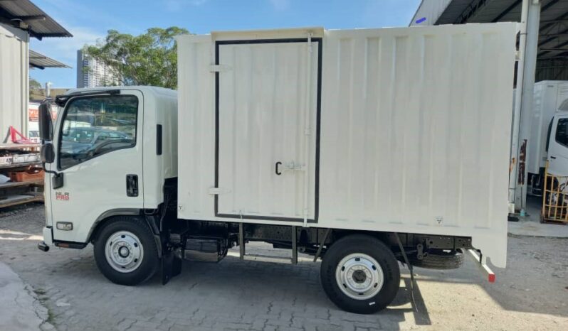 2018 Isuzu NLR77UEE Corrugated Box 10′ (1 LHS Door ) full
