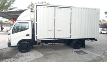 2010 Hino XZU423R Corrugated Box 16’9 (2 LHS Door) full