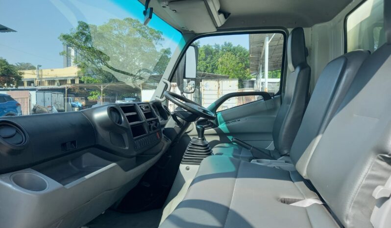 2018 Hino XZU720R FIBER BOX 16’9  (1 RHS Door & 4 LHS Door) full