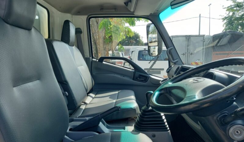 2018 Hino XZU720R FIBER BOX 16’9  (1 RHS Door & 4 LHS Door) full