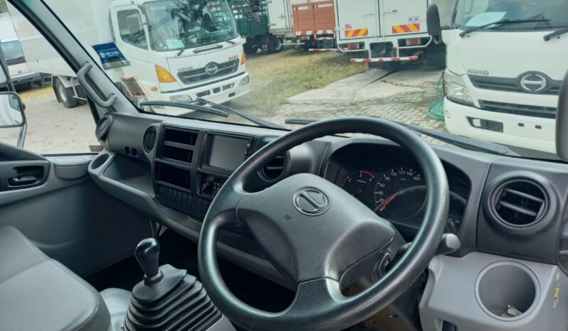 2021 Hino XZC710R Corrugated Box 15′ ( 1 LHS Door) Low Mile full