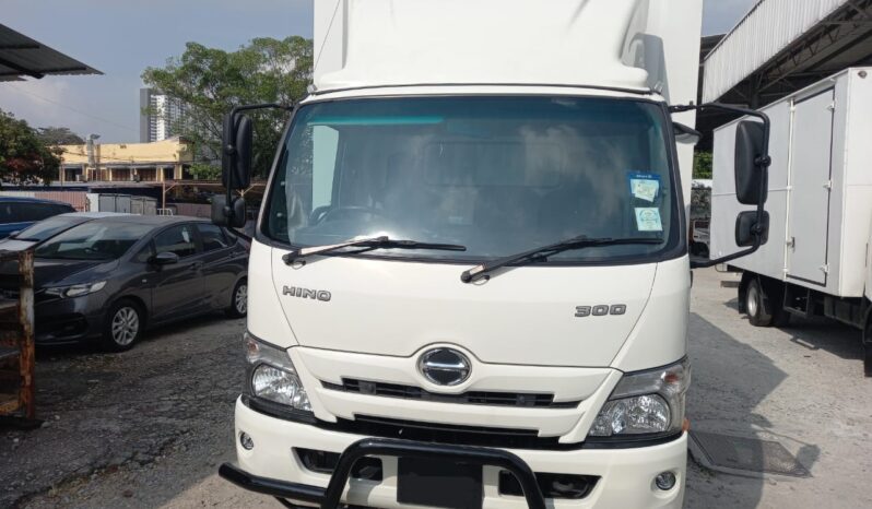 2021 Hino XZC710R Corrugated Box 15′ ( 1 LHS Door) Low Mile full