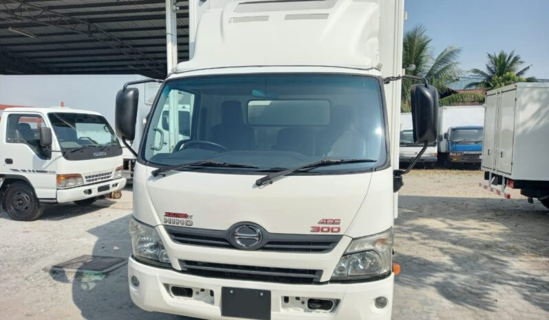 2018 Hino XZU720R FIBER BOX 16’9  (1 RHS Door & 4 LHS Door) full