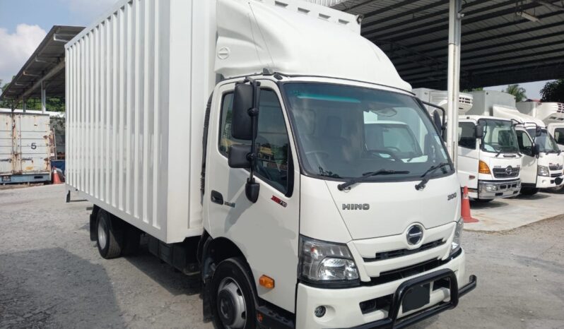 2021 Hino XZC710R Corrugated Box 15′ ( 1 LHS Door) Low Mile full