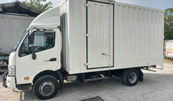 2021 Hino XZC710R Corrugated Box 15′ ( 1 LHS Door) Low Mile full