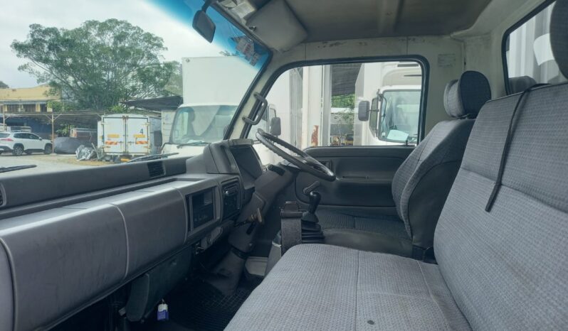 2010 Nissan YU41T5 (UBS ) Corrugated Box 17’2 Sell As Condition full