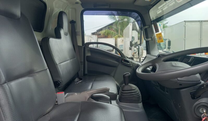 2021 Isuzu NPR81UKH Corrugated Box 17′ (2 LHS Door) TipTop Condition full