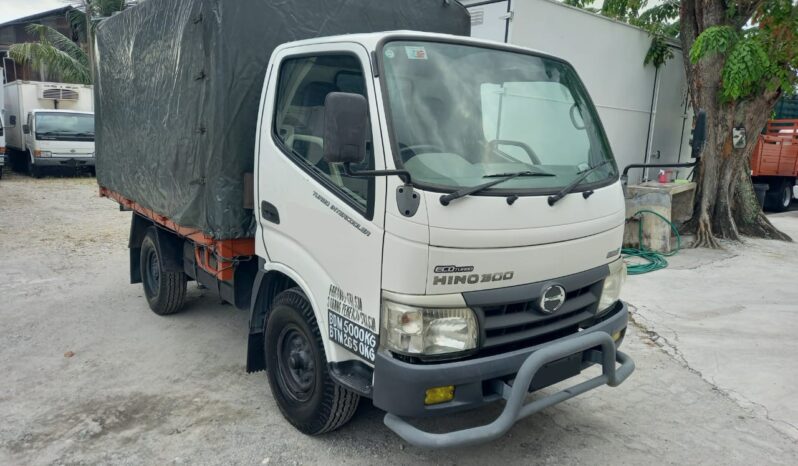 2014 Hino WU302R Kargo Am 10’4 full