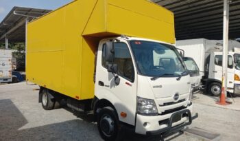 2022 Hino XZC710R Luton Box 15′ (1LHS DOOR) Low Mile full