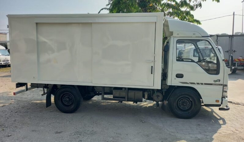 2012 Isuzu NKR55UEET (UBS) Fiber Box 12′ (RHS Slidding & LHS Slidding) full