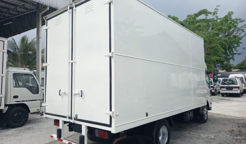 2016 Isuzu NPR71UKH Alu Box 16’8 (1 LHS Door) full