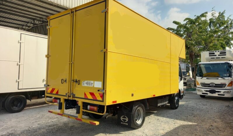 2022 Hino XZC710R Luton Box 15′ (1LHS DOOR) Low Mile full