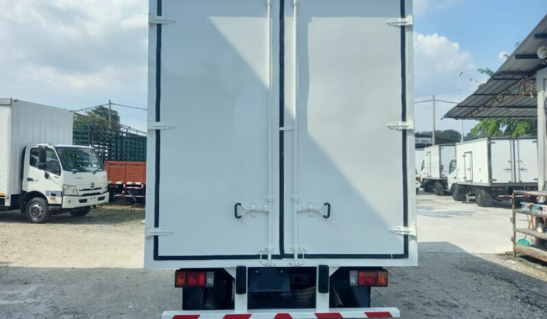 2013 Isuzu NPR71ULHT Fiber Box 14’6 (1 RHS Door) full