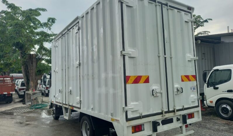 2021 Isuzu NPR81UKH Corrugated Box 17′ (2 LHS Door) TipTop Condition full