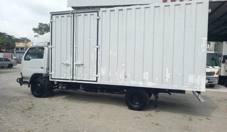 2010 Nissan YU41T5 (UBS ) Corrugated Box 17’2 Sell As Condition full