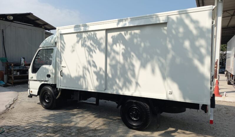 2012 Isuzu NKR55UEET (UBS) Fiber Box 12′ (RHS Slidding & LHS Slidding) full