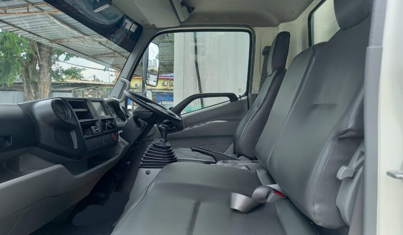 2023 Hino XZC730R Freezer Box 17′ (1 LHS Door) TipTop Condition full