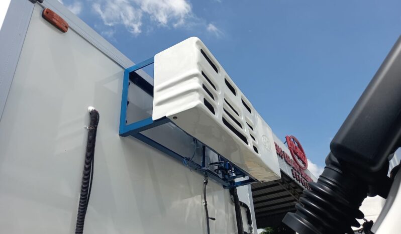 2017 Isuzu NQR75UKN-D UBS Freezer Box 21′ TipTop full