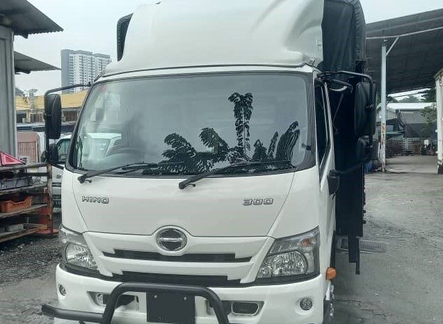2022 Hino XZC710 (UBS) A KARGO AM With Steel Railing 21’5 Top Condition full