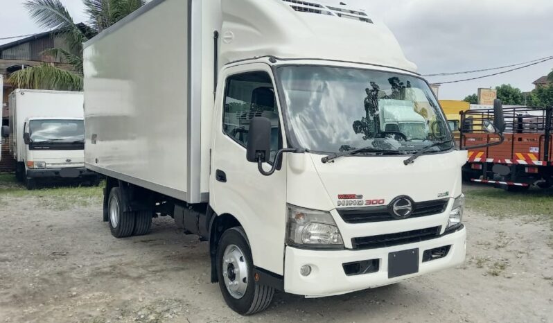 2016 Hino WU720R Freezer Box 16′ (1 LHS Door) (Temp -13C) full