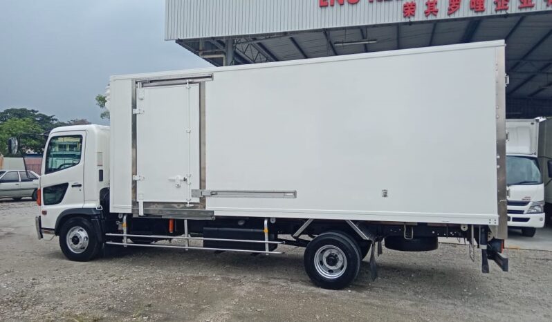2025 New Rebuilt Hino FC7 Refrigerated Box 20′ (Unregister) full