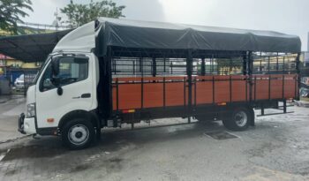 2022 Hino XZC710 (UBS) A KARGO AM With Steel Railing 21’5 Top Condition full