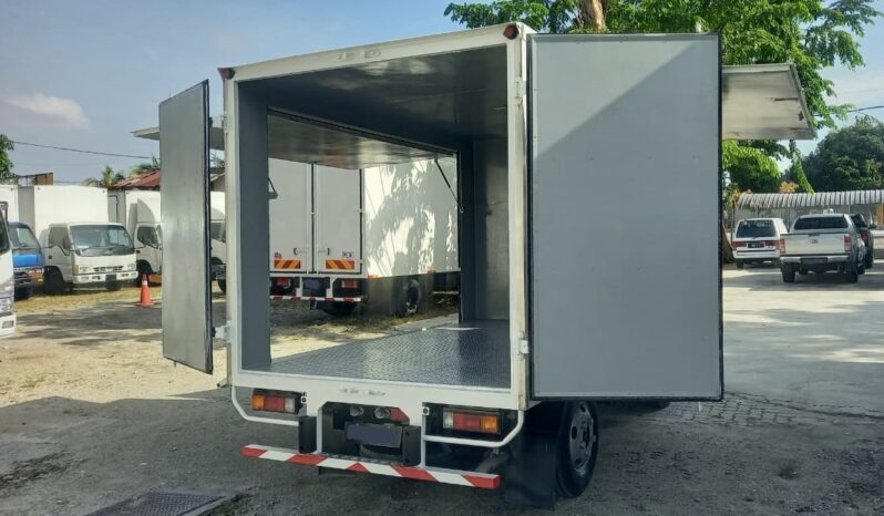 2018/19 Mitsubishi Fuso FE71PB Fiber Box 10’4 TipTop Low Mile !!! full