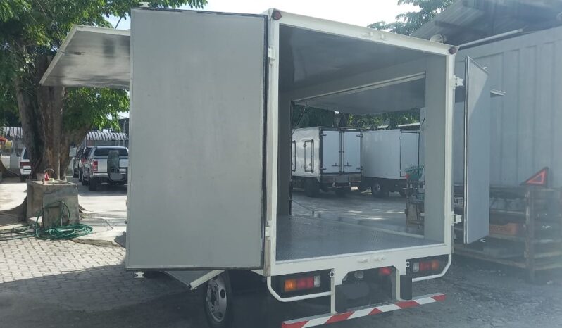 2018/19 Mitsubishi Fuso FE71PB Fiber Box 10’4 TipTop Low Mile !!! full