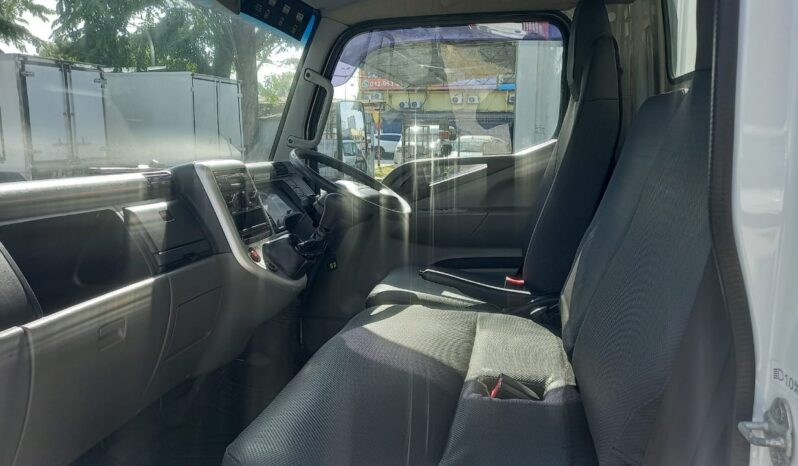 2018/19 Mitsubishi Fuso FE71PB Fiber Box 10’4 TipTop Low Mile !!! full