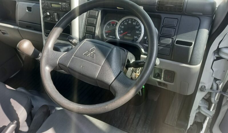 2018/19 Mitsubishi Fuso FE71PB Fiber Box 10’4 TipTop Low Mile !!! full