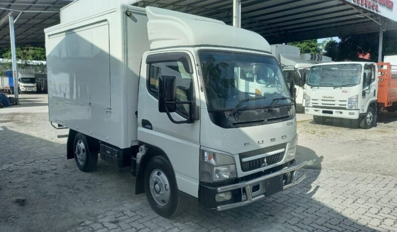 2018/19 Mitsubishi Fuso FE71PB Fiber Box 10’4 TipTop Low Mile !!! full