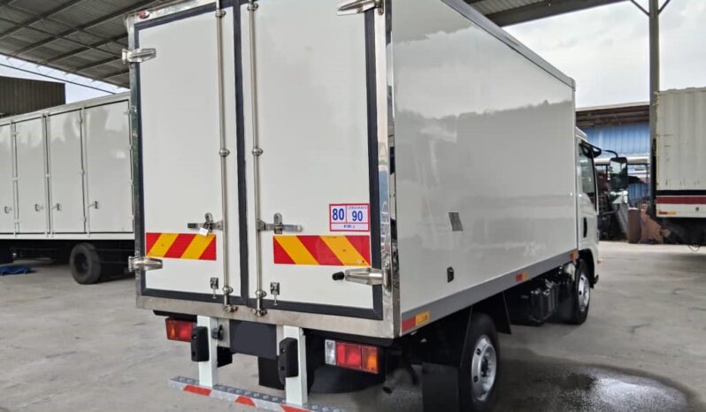 2017 Isuzu NLR85UEE-A (UBS) Freezer Box 13′ (1 LHS Door) full