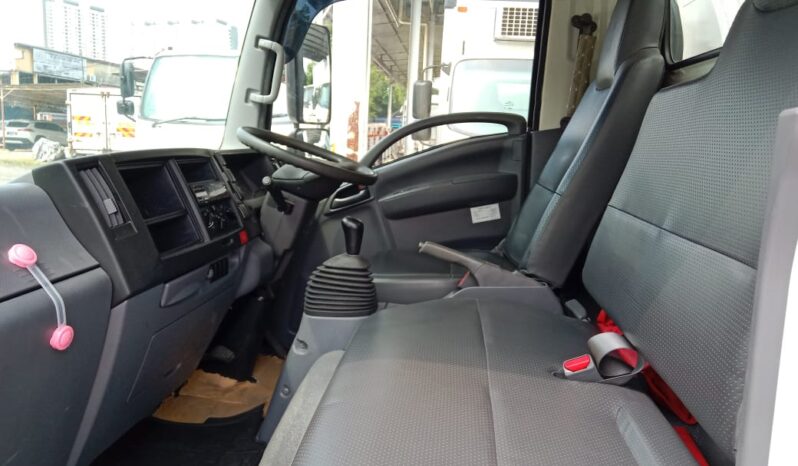 2023 Isuzu NLR85UEE Alu Box 10’4 (2 LHs Door) TipTop Condition full