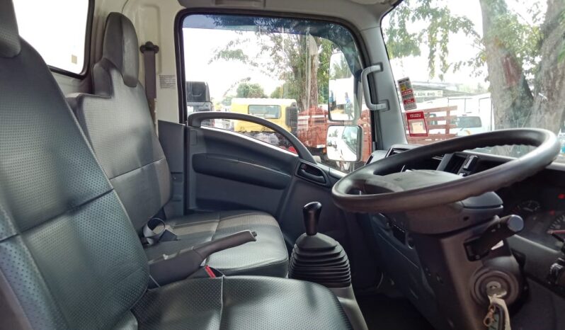 2023 Isuzu NLR85UEE Alu Box 10’4 (2 LHs Door) TipTop Condition full